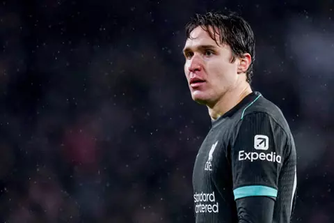 تقارير: كييزا قرر مغادرة ليفربول.. وصراع إيطالي على ضمه